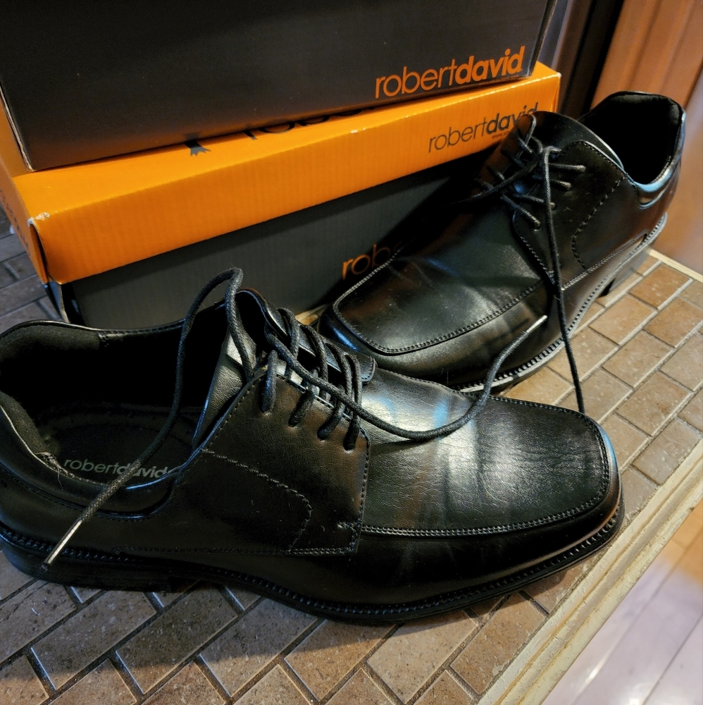 Black dress shoes